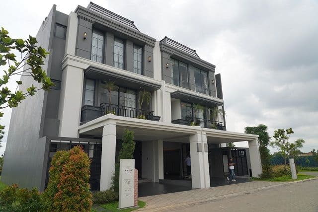 Rumah dengan Taman di BSD City, The Armont Residence