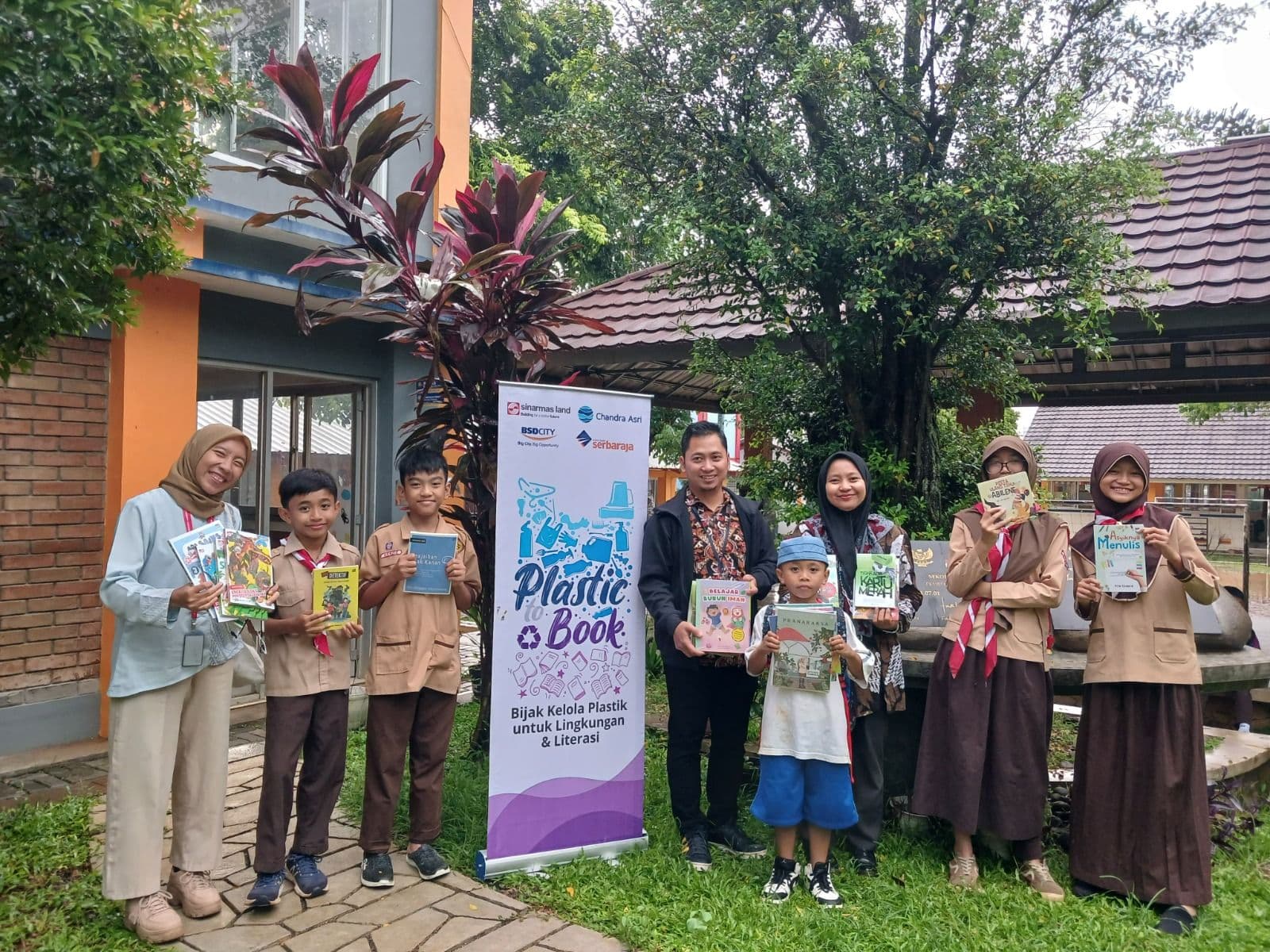Sinar Mas Land dorong Program Plastic to Food dan To Book