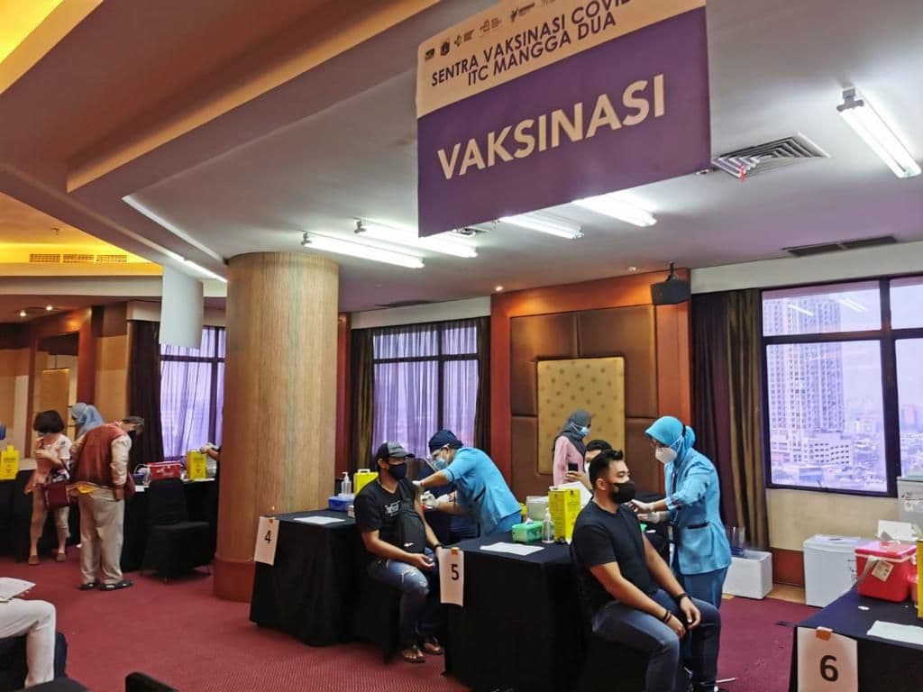 Thousands of Malls’ Public Service Officers Vaccinated at ITC Mangga Dua